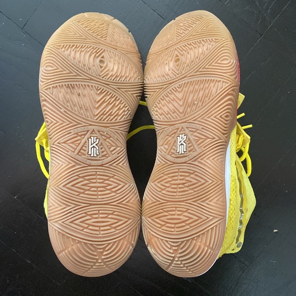 Nike Kyrie 5 SpongeBob SquarePants - Picture 5 of 5